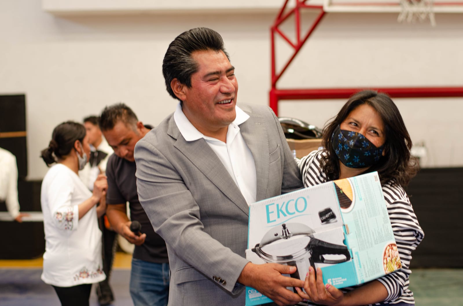 Gobierno municipal de Zacatelco celebra a las mamás en su día